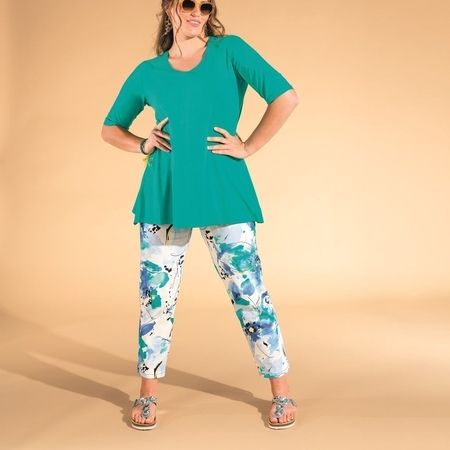 Unishirt in A-Form mit schmaler Druckhose